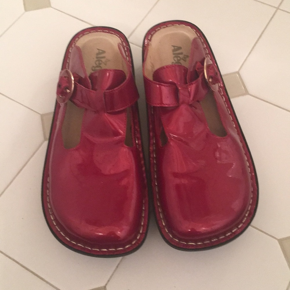 Red Alegria mules